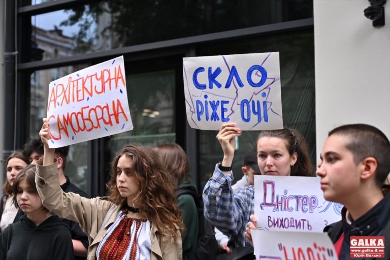 Суд скасував припис Департаменту архітектури, яким мерія начебто вимагала розісклити колонаду готелю “Дністер”
