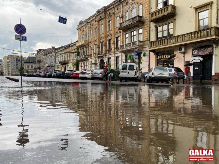 Будуть незручності: Січових Стрільців розкопають, аби центр не підтоплювало після дощів