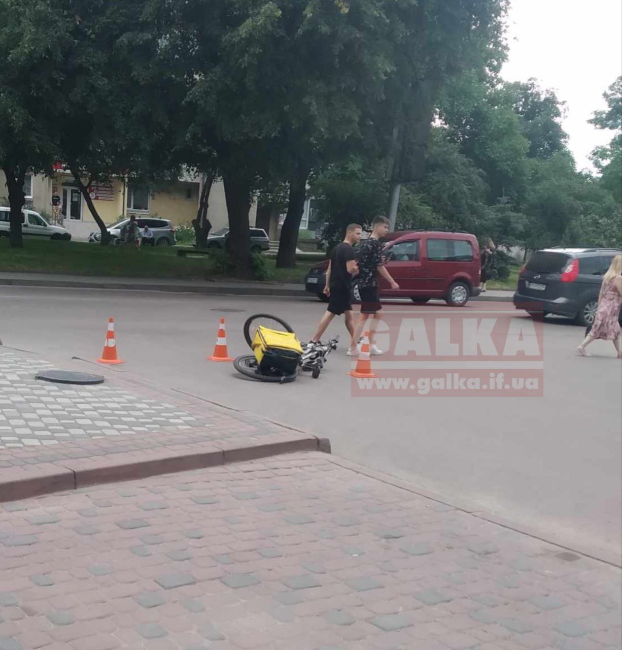ДТП у Франківську: УАЗ наїхав на велосипедиста, той травмований (ФОТО)