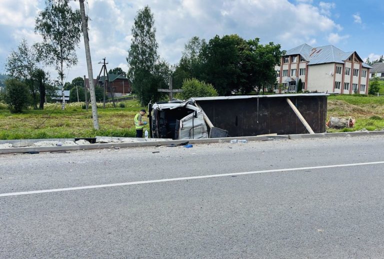 На Калущині перекинулося авто: водій загинув (ФОТО)