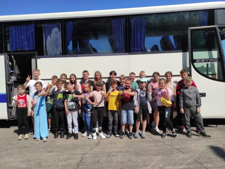 З Калущини на відпочинок до Польщі та Румунії поїхали 49 дітей (ФОТО)