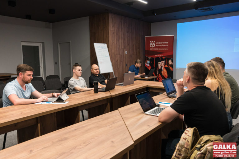 “Brave IT”: як у франківську військові, їхні рідні та ВПО освоюють нові професії (ФОТО)