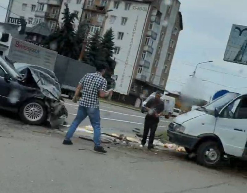 Поблизу аеропорту не розминулися BMW та Газель, рух ускладнений (ВІДЕО)