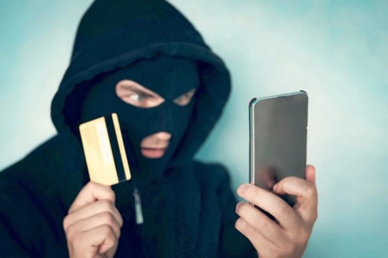 Шахраї списали з рахунку 68-річної франківки 71 тисячу гривень