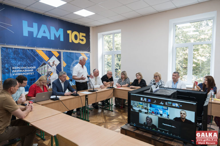 Окупанти не забрали мотивацію до життя: у Франківську понад 700 херсонських студентів отримали дипломи бакалаврів (ФОТО)