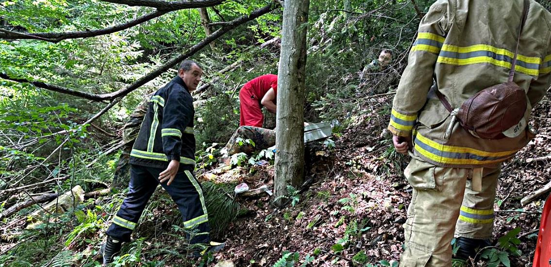Киянка впала з квадроциклом зі схилу річки у Яремче: жінці допомогли рятувальники з медиками (ФОТО)