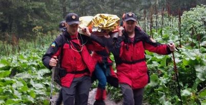 Львів’янка травмувала ногу поблизу озера Несамовите: допомагали дев’ять рятувальників (ФОТО)