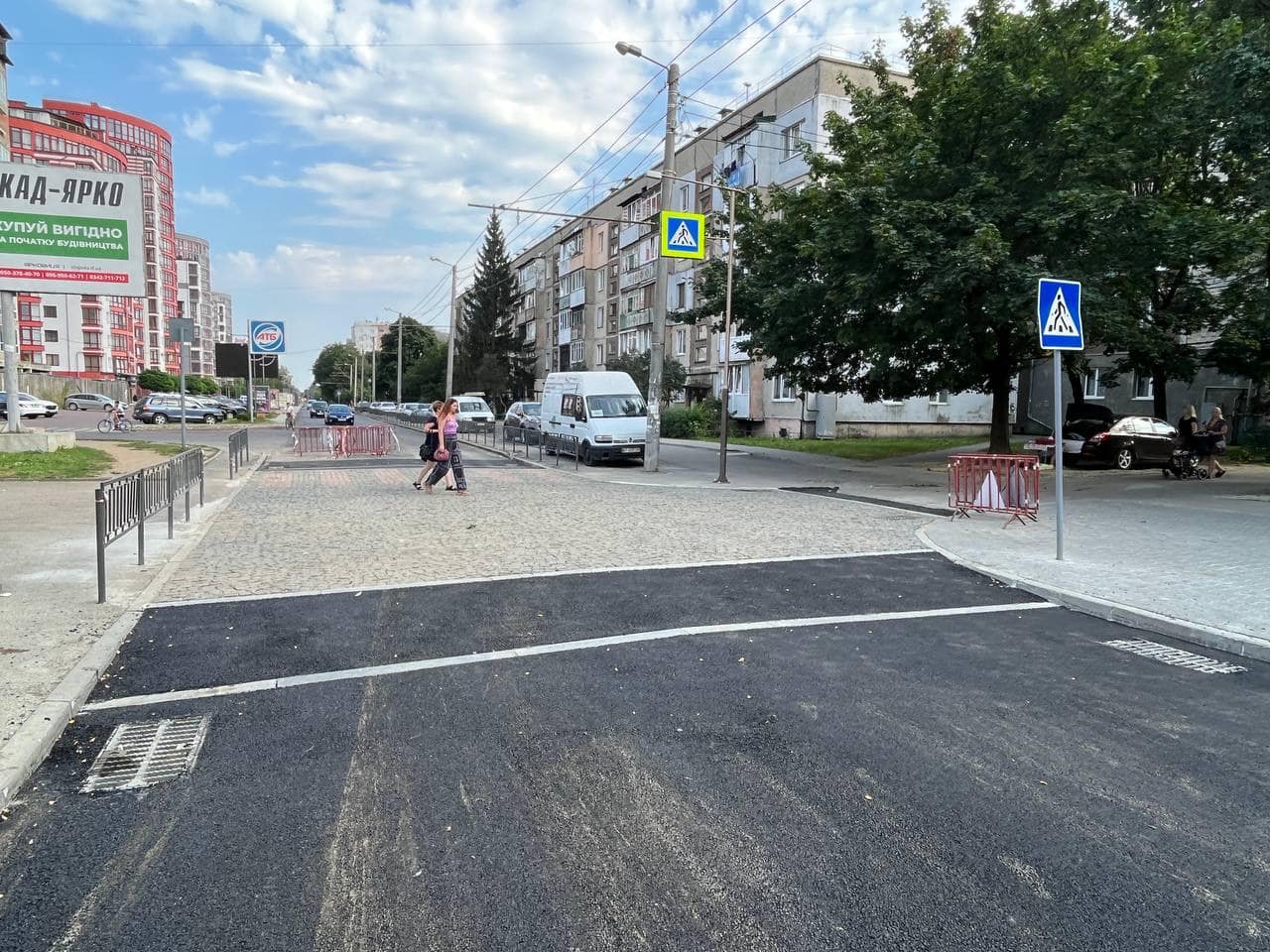 На Симоненка оновили перехрестя: тепер воно безбар’єрне (ФОТО)