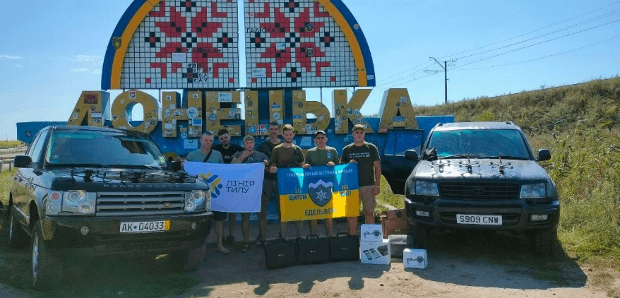 Команда франківських волонтерів відвезла захисникам на Донеччину 9 дронів, 4 автівки та понад 50 маскувальних сіток (ФОТО)