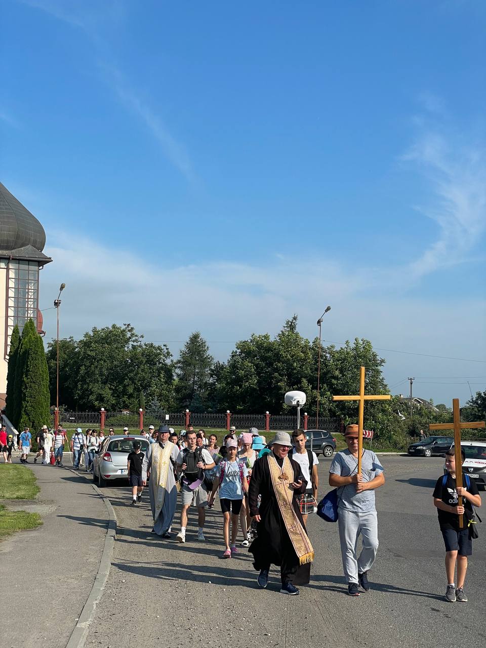 Паломники з Бурштина і Рогатина вирушили на прощу до Крилоса (ФОТО)