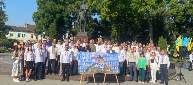 У Галичі відкрили памʼятний знак із гербами 62 громад Прикарпаття