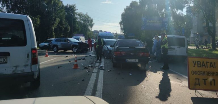 Після масштабної ДТП на перетині вулиць Довженка та Дорошенка, там змінили схему руху
