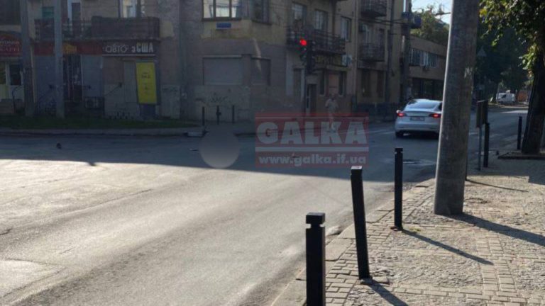 На Василіянок підліток на електросамокаті потрапив під Tesla (ФОТОФАКТ)