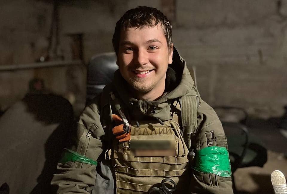 Нищить ворога у найгарячіших точках: історія 22-річного прикордонника “Малого” з Надвірної (ФОТО)