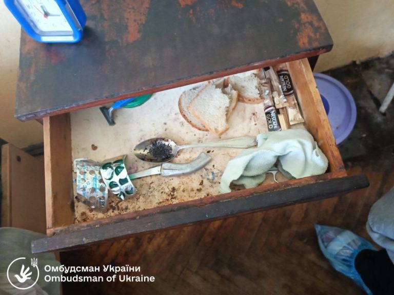 Недостатнє та неякісне харчування, кілька років без свіжого повітря, “благодійні внески”: безлад у хоспісі Яблунівської лікарні (ФОТО)