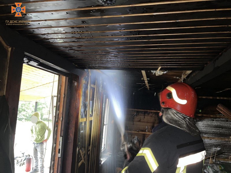 Удосвіта на Верховинщині горів магазин (ФОТО)