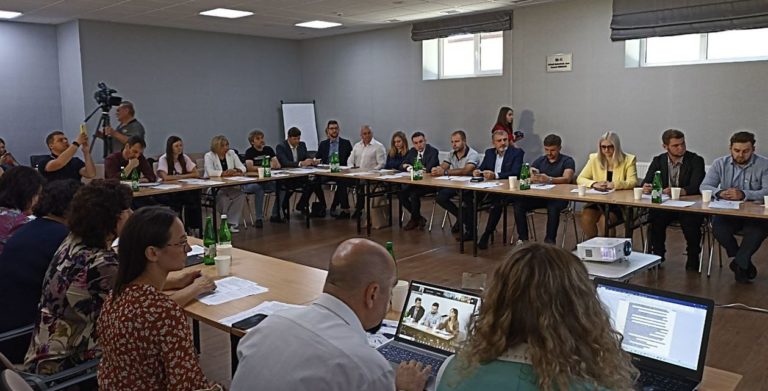 У Франківську радилися, як відновлювати економіку на звільнених територіях (ФОТО)