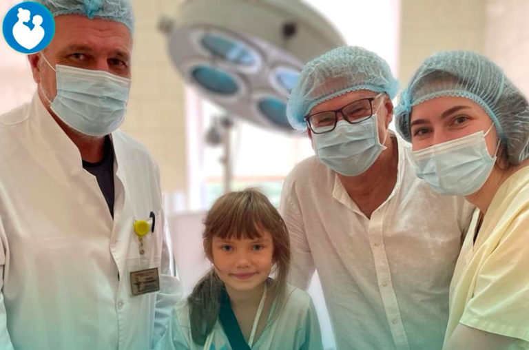 Франківські медики врятували руку дівчинці, яка впала з висоти (ФОТОФАКТ)
