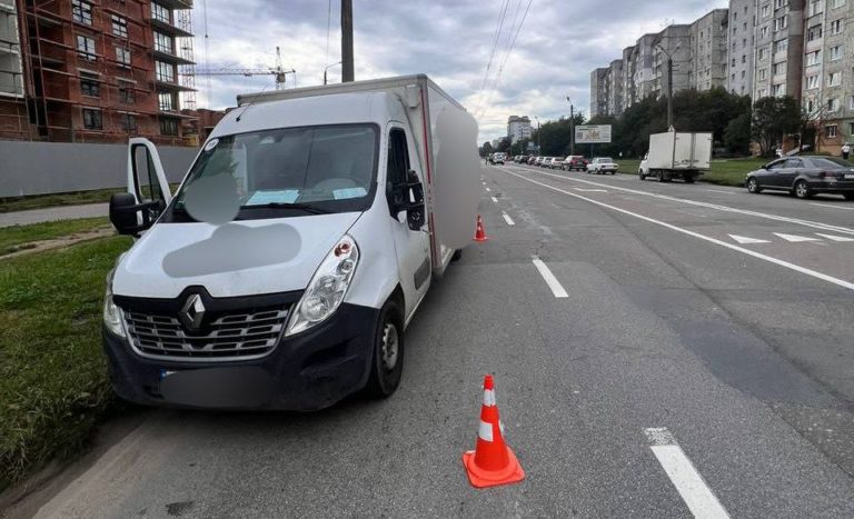 На Івасюка під колеса фургону потрапив чоловік: останній в лікарні (ФОТОФАКТ)
