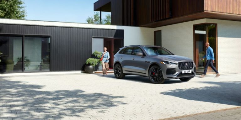 Потужність та динаміка Jaguar F-PACE: як автомобіль поєднує розкіш і швидкість
