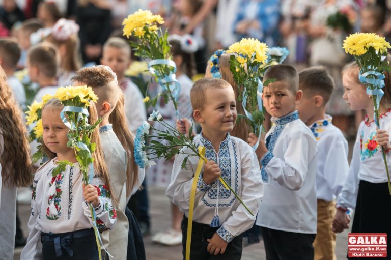 Шість франківських шкіл вже завершили набір першачків