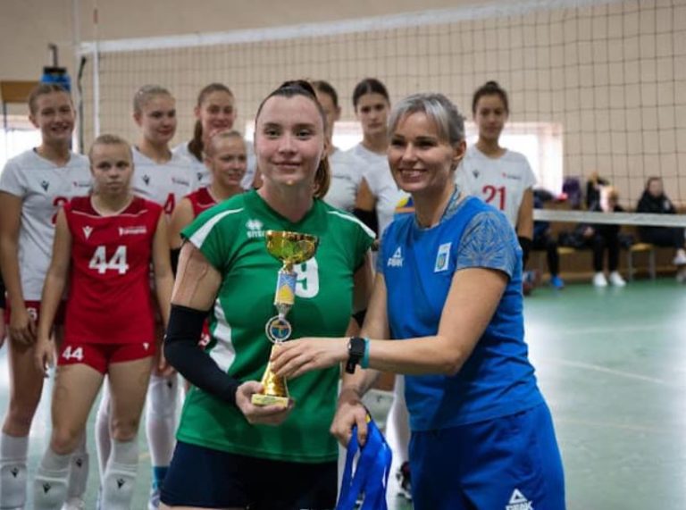 У Франківську волейболістки з різних областей зіграли турнір пам’яті судді Степана Вовка (ФОТО)
