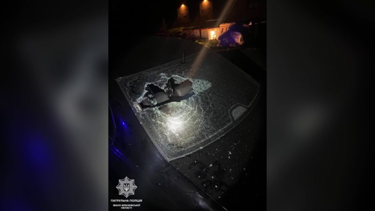 У Франківську водій з ознаками сп’яніння влаштував ДТП з будматеріалами (ФОТО)