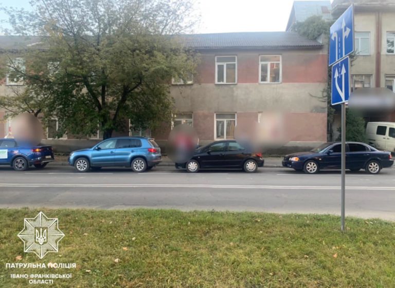 На Петлюри водійка влаштувала ДТП за участі чотирьох авто (ФОТОФАКТ)