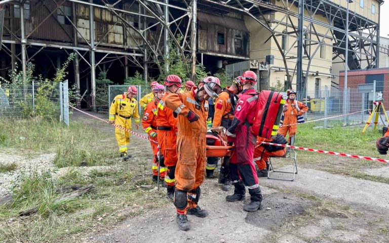 Прикарпатські рятувальники їздили на навчання у Польщу (ФОТО)