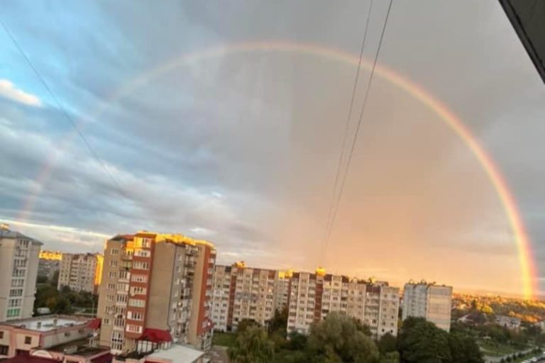 Осіння веселка над Івано-Франківськом: містяни поділилися фото