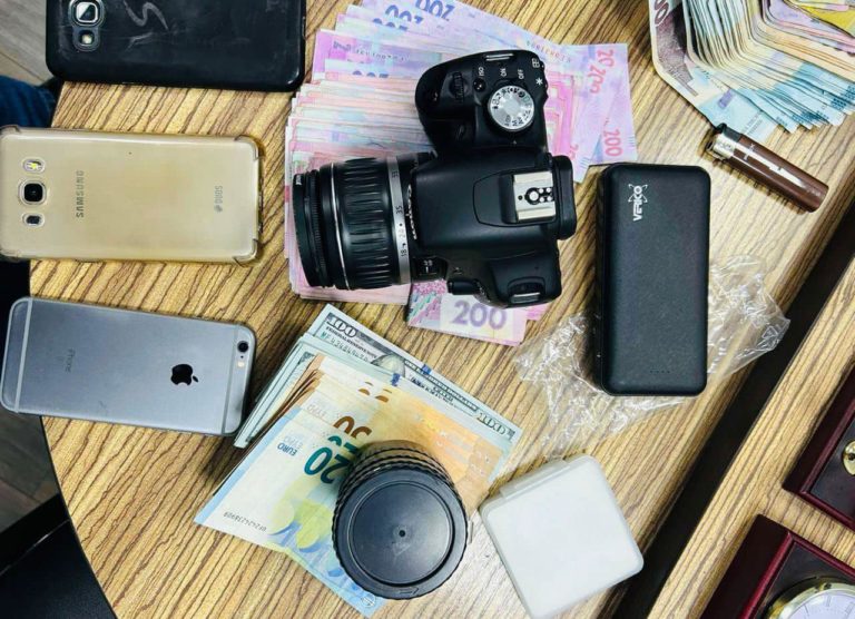 800 доларів, 860 євро та 95 тисяч гривень: росіянин обікрав квартиру у Франківську (ФОТО)