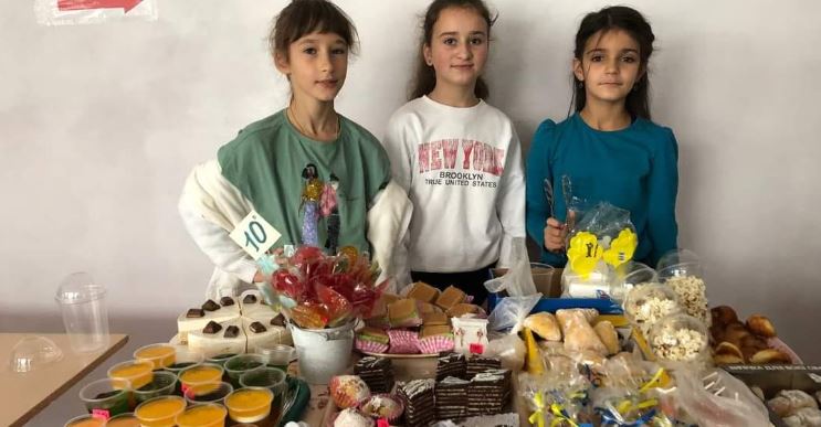 В Голинському ліцеї на ярмарках зібрали понад 82 тисячі гривень (ФОТО)