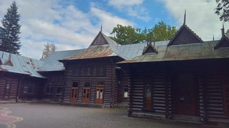 Зацікавилася прокуратура: суд щодо “гуцульського” кінотеатру “Трембіта” не відбувся