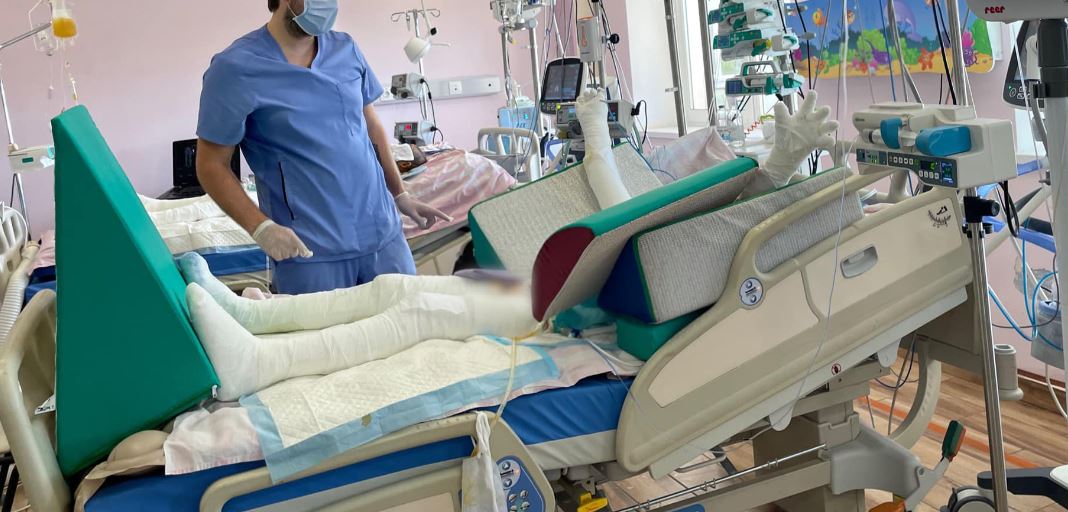 Чотирьох прикарпатців, які постраждали внаслідок вибуху нафти у Стримбі, евакуювали до Німеччини (ФОТО)