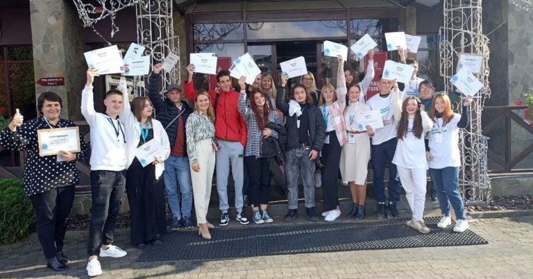 «Junior Achievement Ukraine»: у Франківську прикарпатська молодь вчилась втілювати бізнес-ідеї в реальність (ФОТО)