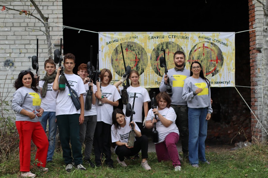 Як у Франківську діти з прифронтових областей путіна “розстрілювали” (ФОТО)
