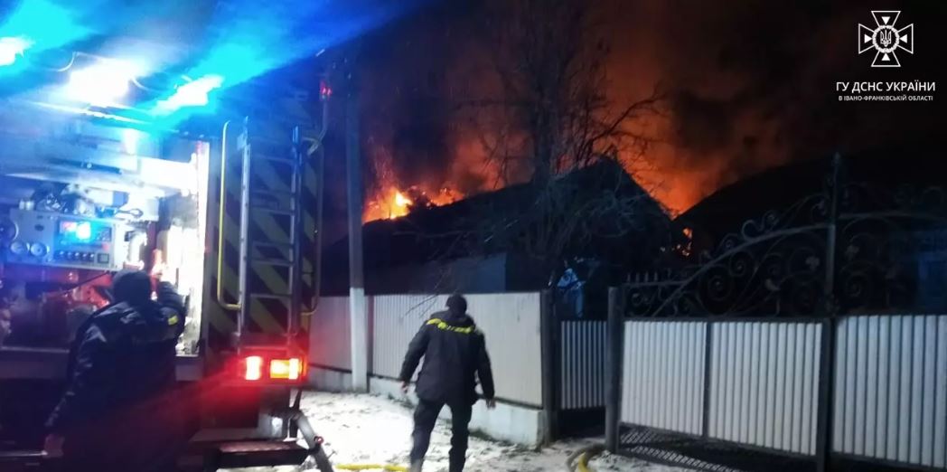 На Городенківщині горів будинок: постраждалих немає (ФОТОФАКТ)