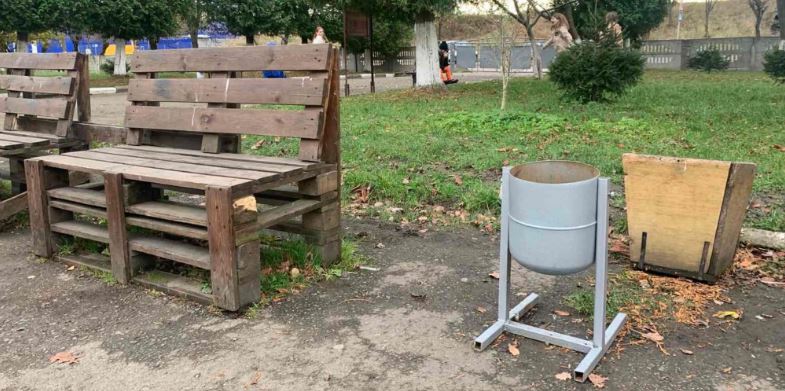 Сміттєві урни з використаних матеріалів: юні калушани реалізовують екопроєкт
