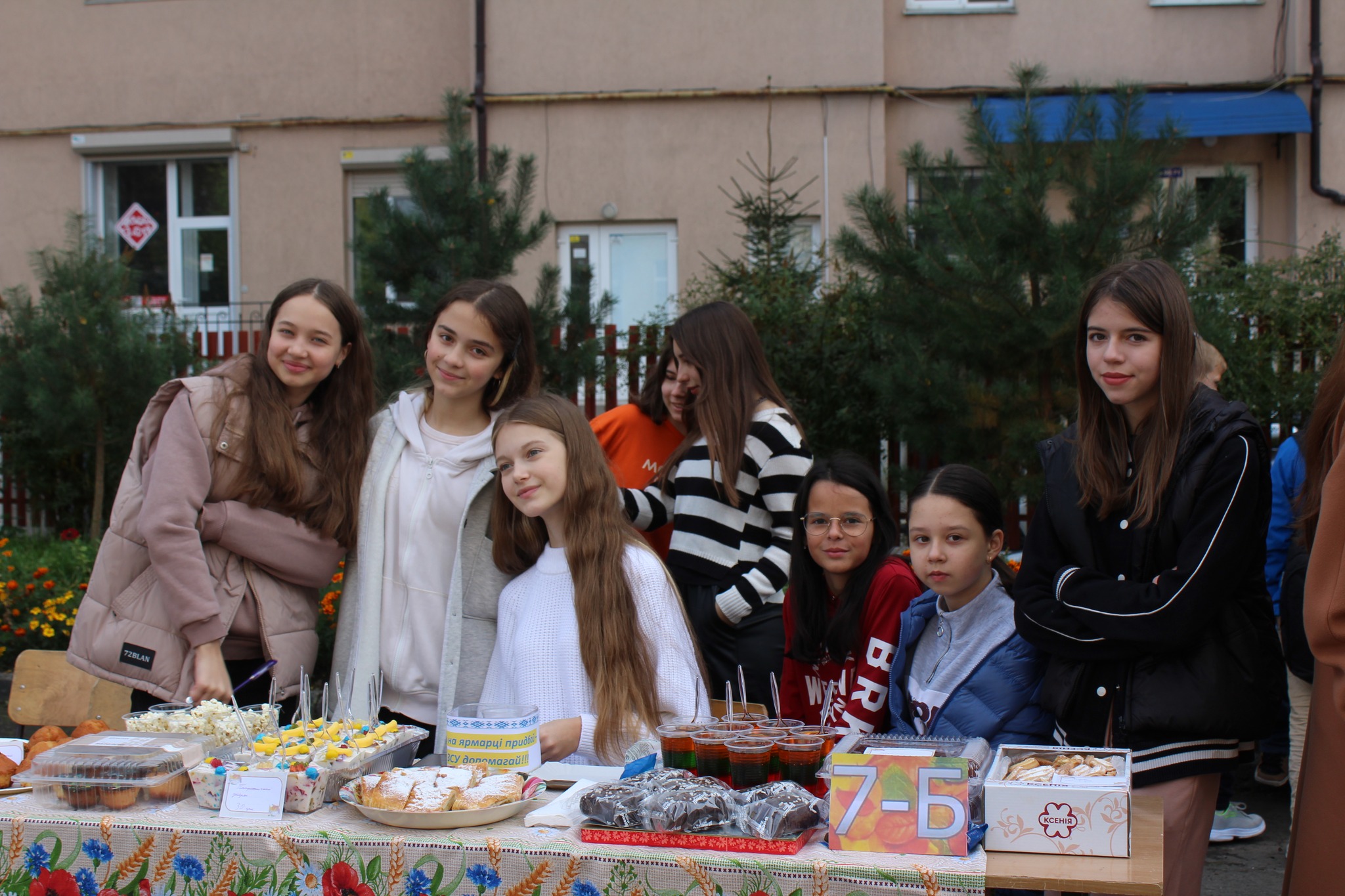 Франківські ліцеїсти на ярмарку зібрали 71 тисячу гривень на акумулятори для дронів (ФОТО, ВІДЕО)