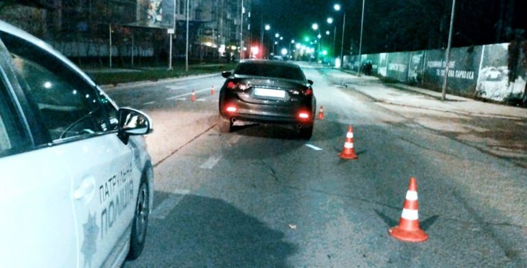 На Набережній під колеса авто потрапив чоловік: деталі від поліції (ФОТО)