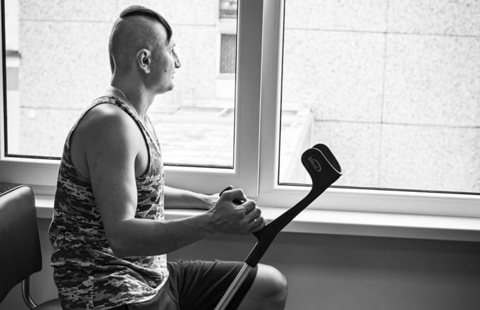 “Біль настільки реальний, що прямо в мозок б’є”, – Андрій Дашкевич, який проходить реабілітацію у Франківську, про поранення (ФОТО)