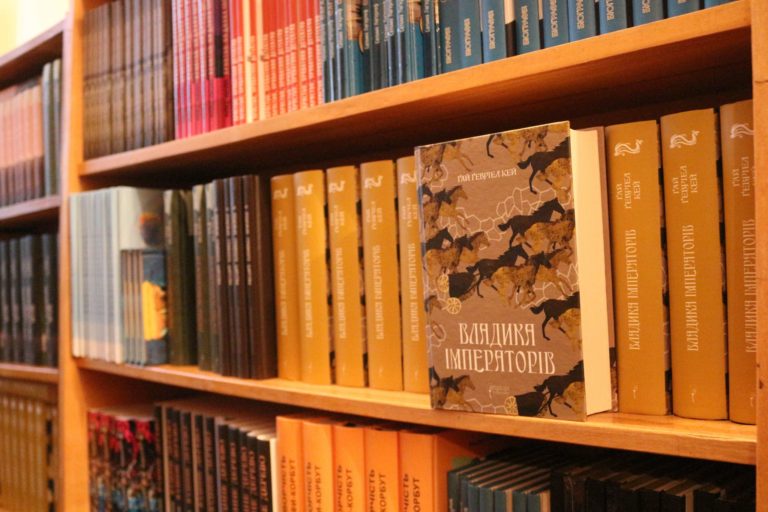 Коломийським бібліотекам передали книг на майже півмільйона гривень (ФОТО)