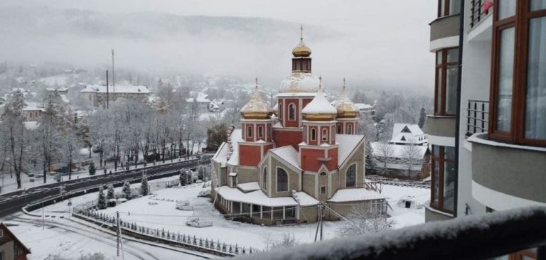 На Франківщині випав сніг: Франківськ ще очікує (ФОТО)