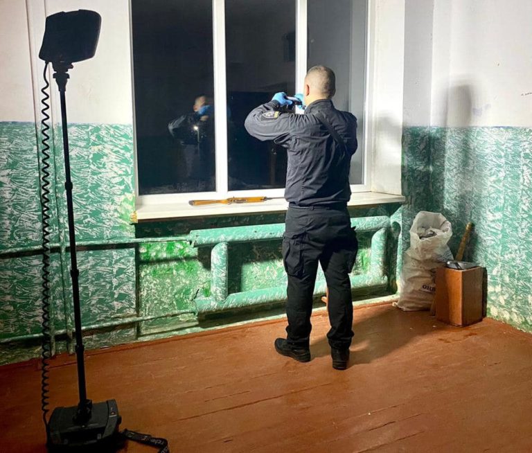 Поліція затримала вчителя, у якого на уроці учень ненавмисно застрелив іншого