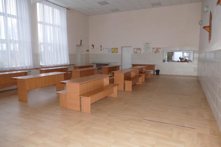 Батьки скаржаться на якість харчування у ліцеї на Калущині (ФОТО)