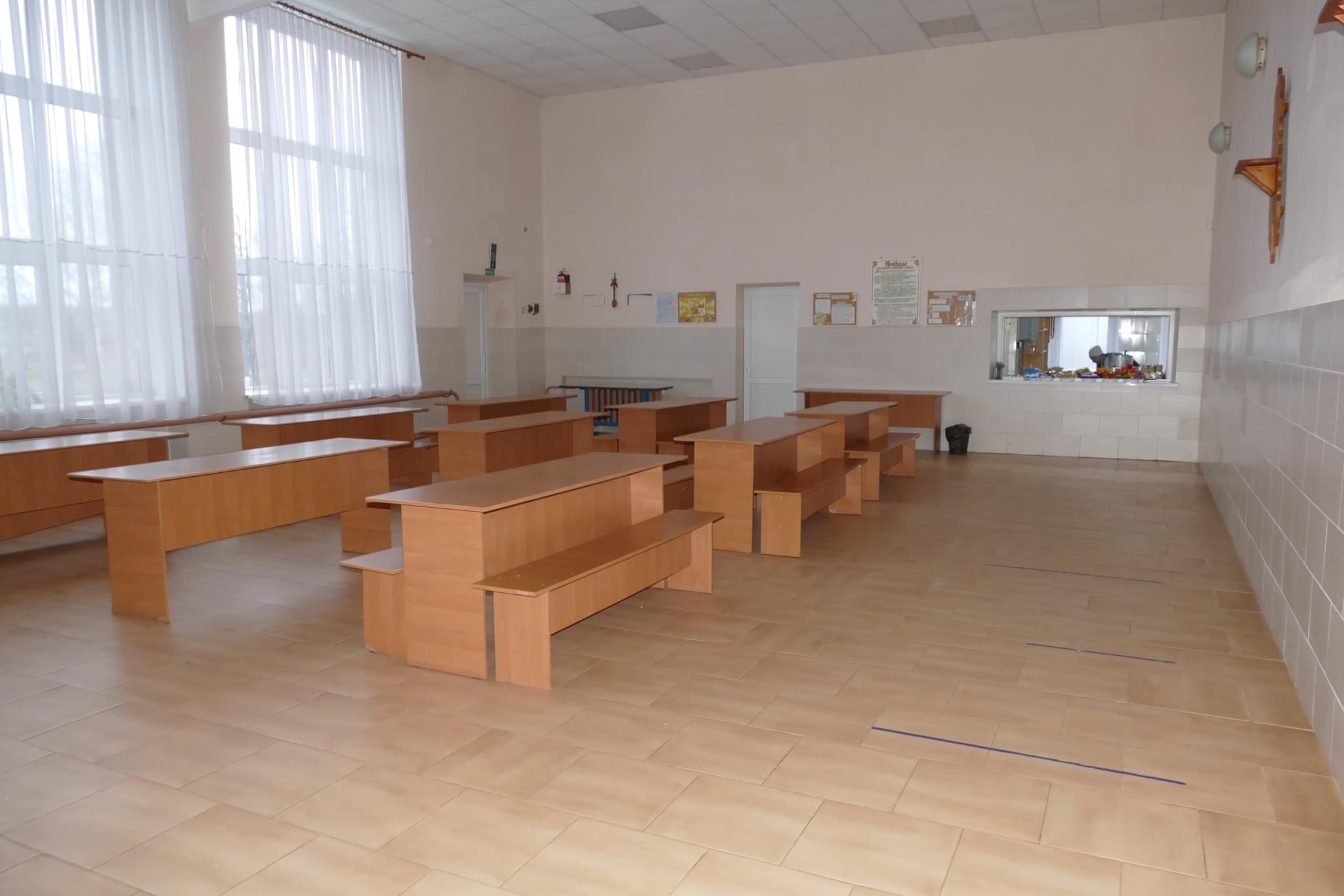 Батьки скаржаться на якість харчування у ліцеї на Калущині (ФОТО)