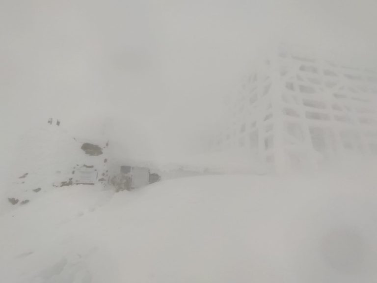 Видимість до 10 метрів і -18°C: на горі Піп Іван погіршилася погода (ФОТО)