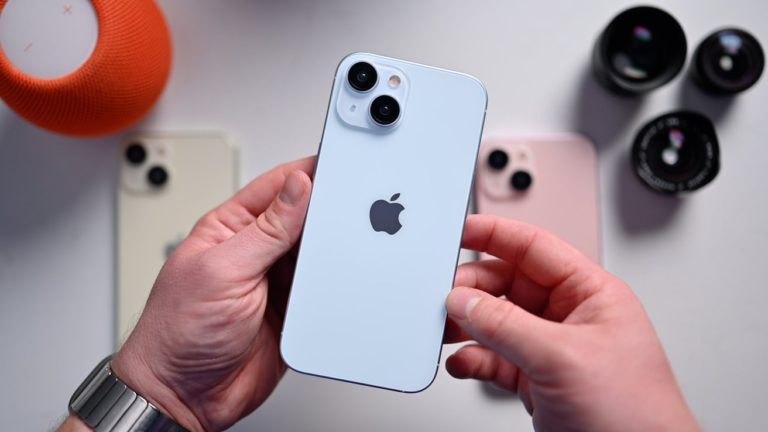 iPhone 15 — маяк інновацій, вибух кольорів, крок у майбутнє