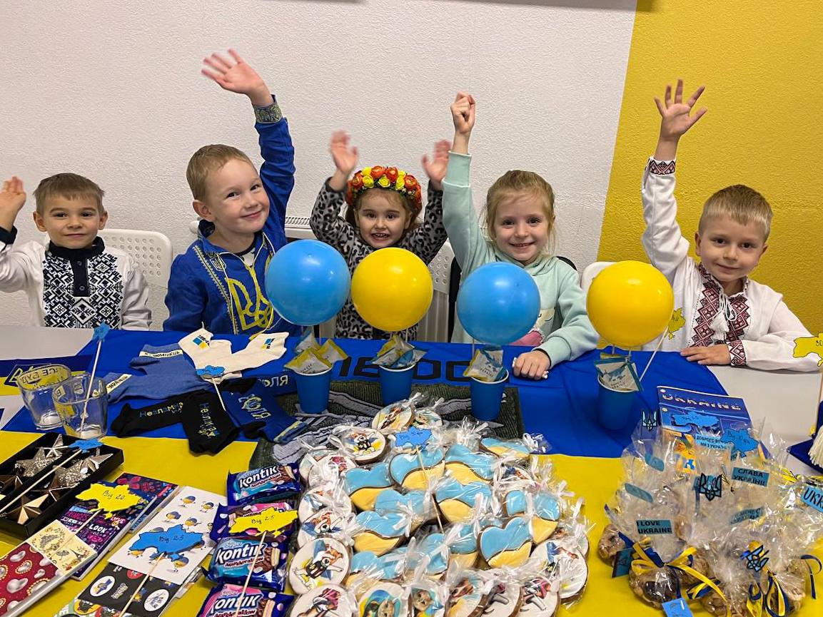 У Франківську “VS SCHOOL” на благодійному ярмарку зібрали понад 88 000 гривень для ЗСУ (ФОТО)