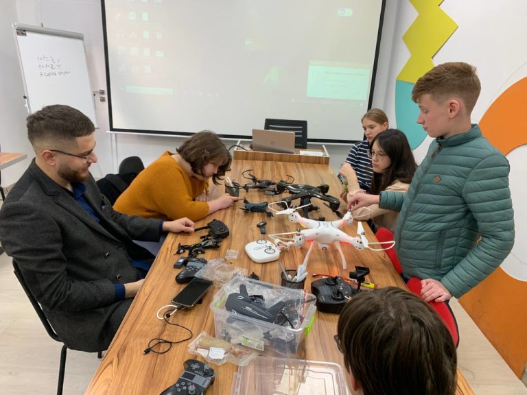 Школу операторів безпілотниками для підлітків запускають у Франківську (ФОТО)